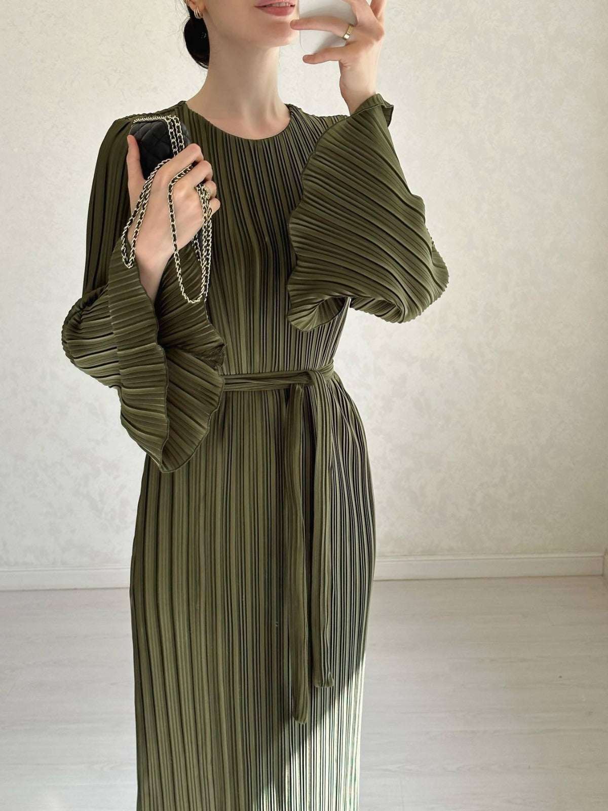 Autumn new long skirt with stylish pleated flared sleeves, medium length dress