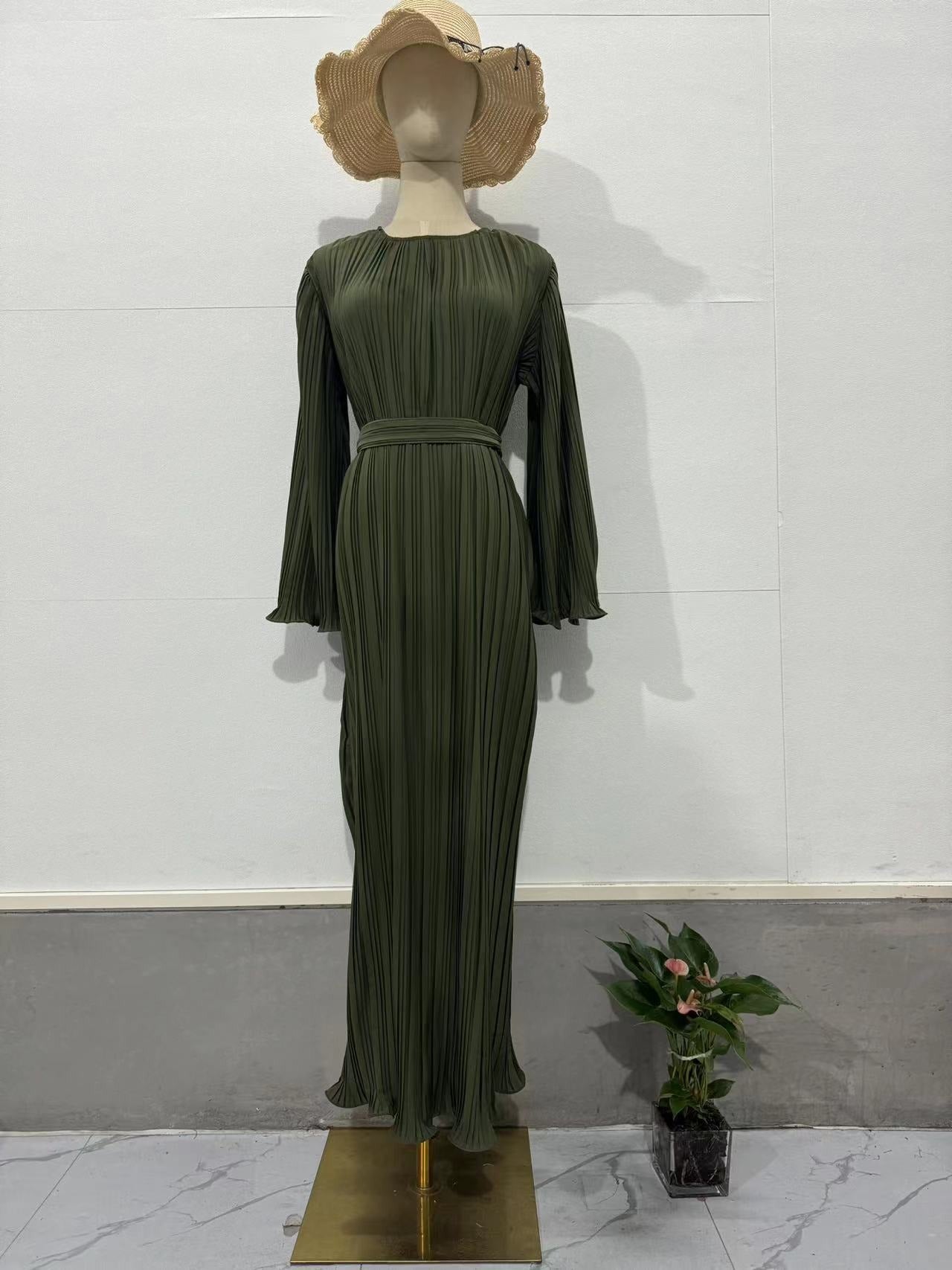 Autumn new long skirt with stylish pleated flared sleeves, medium length dress