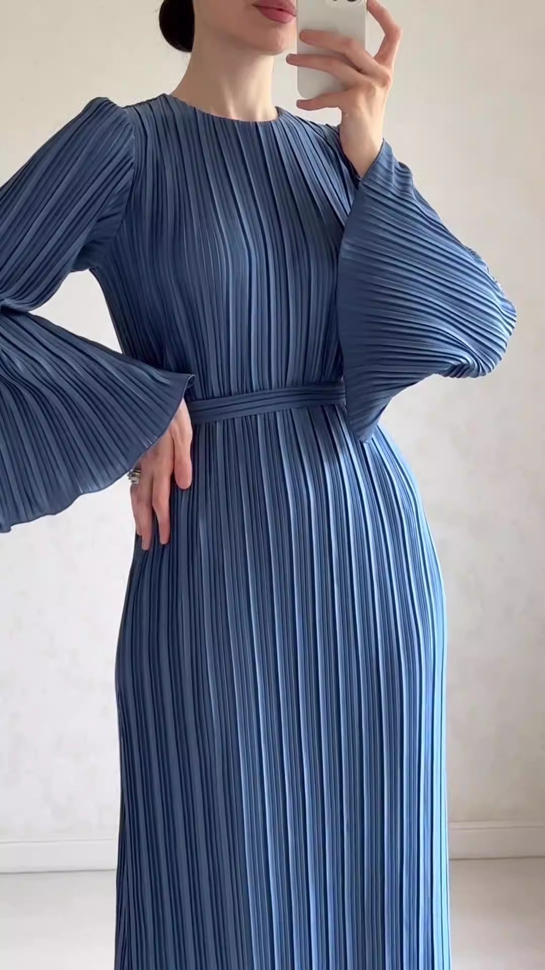Autumn new long skirt with stylish pleated flared sleeves, medium length dress