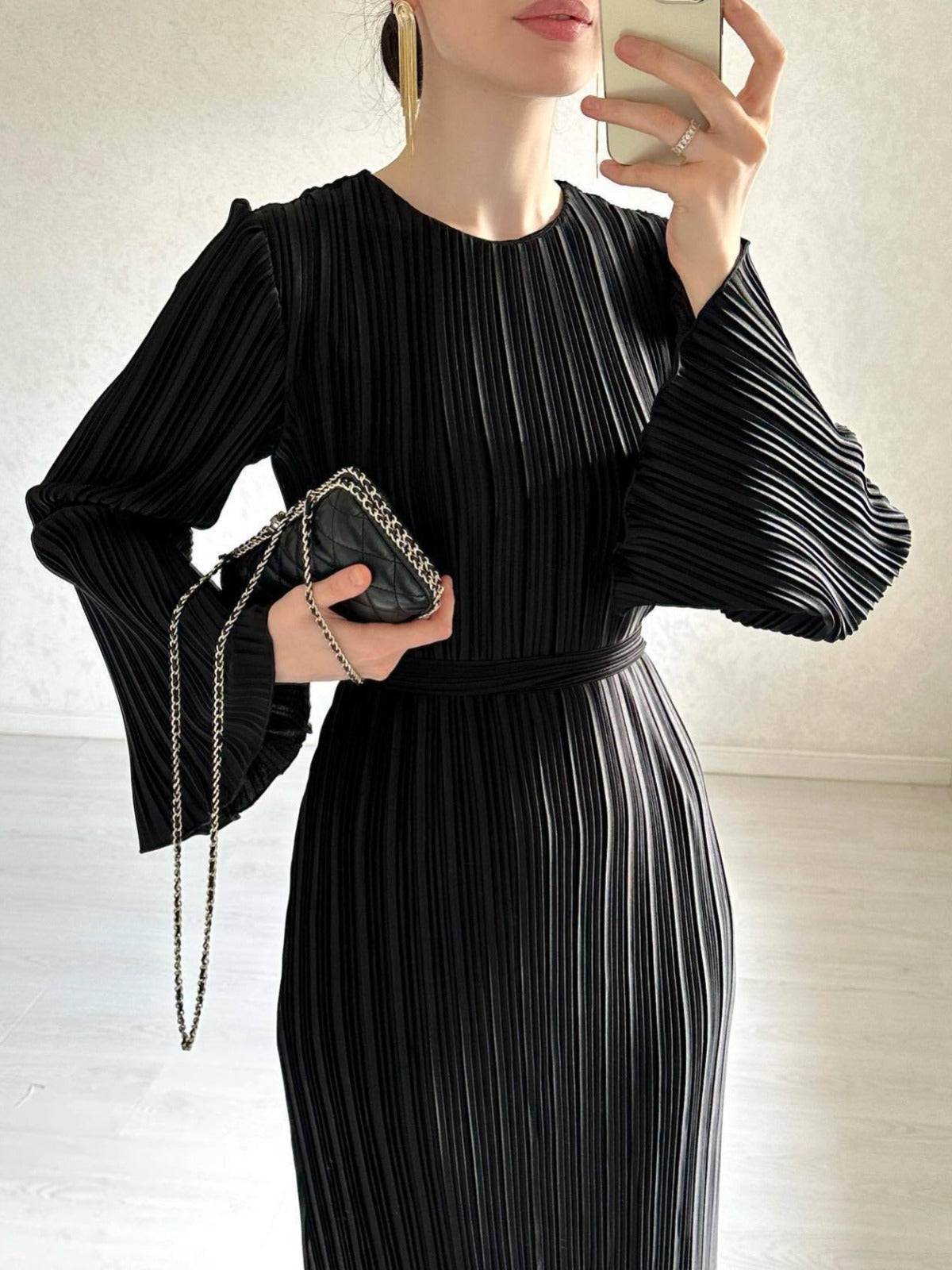 Autumn new long skirt with stylish pleated flared sleeves, medium length dress