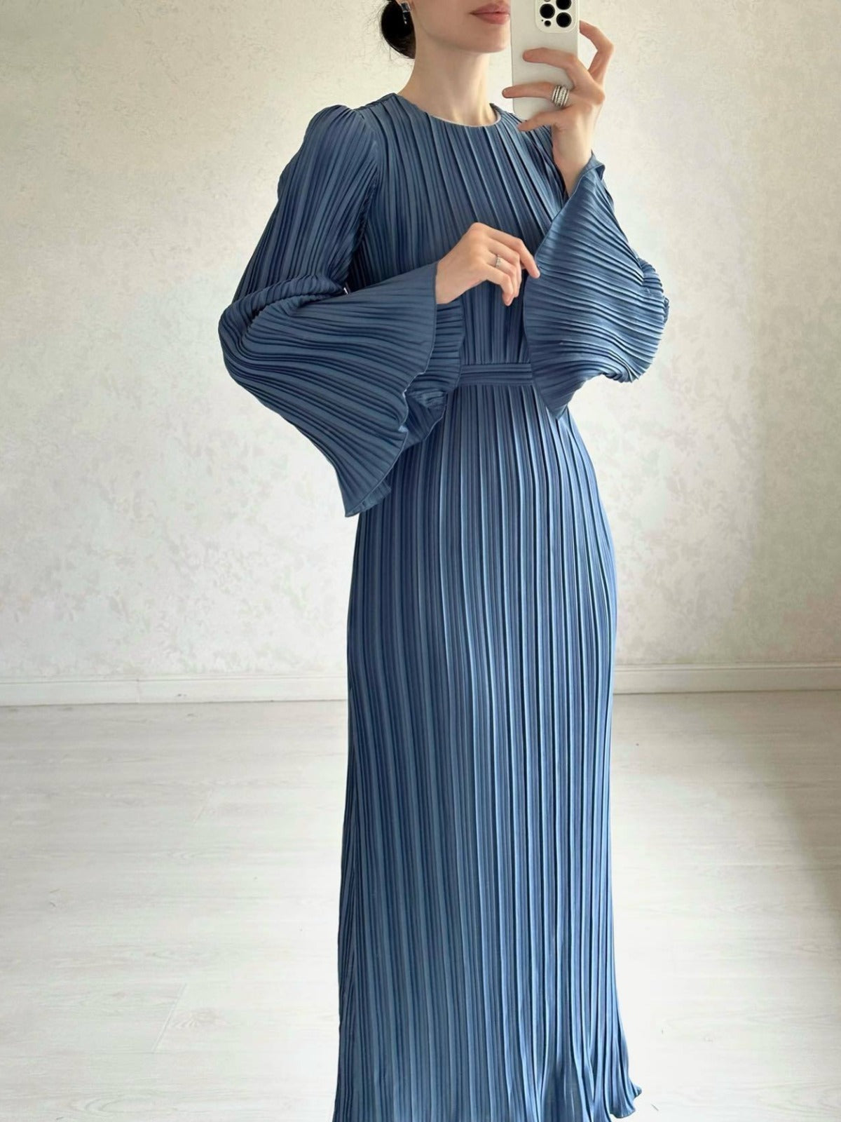 Autumn new long skirt with stylish pleated flared sleeves, medium length dress