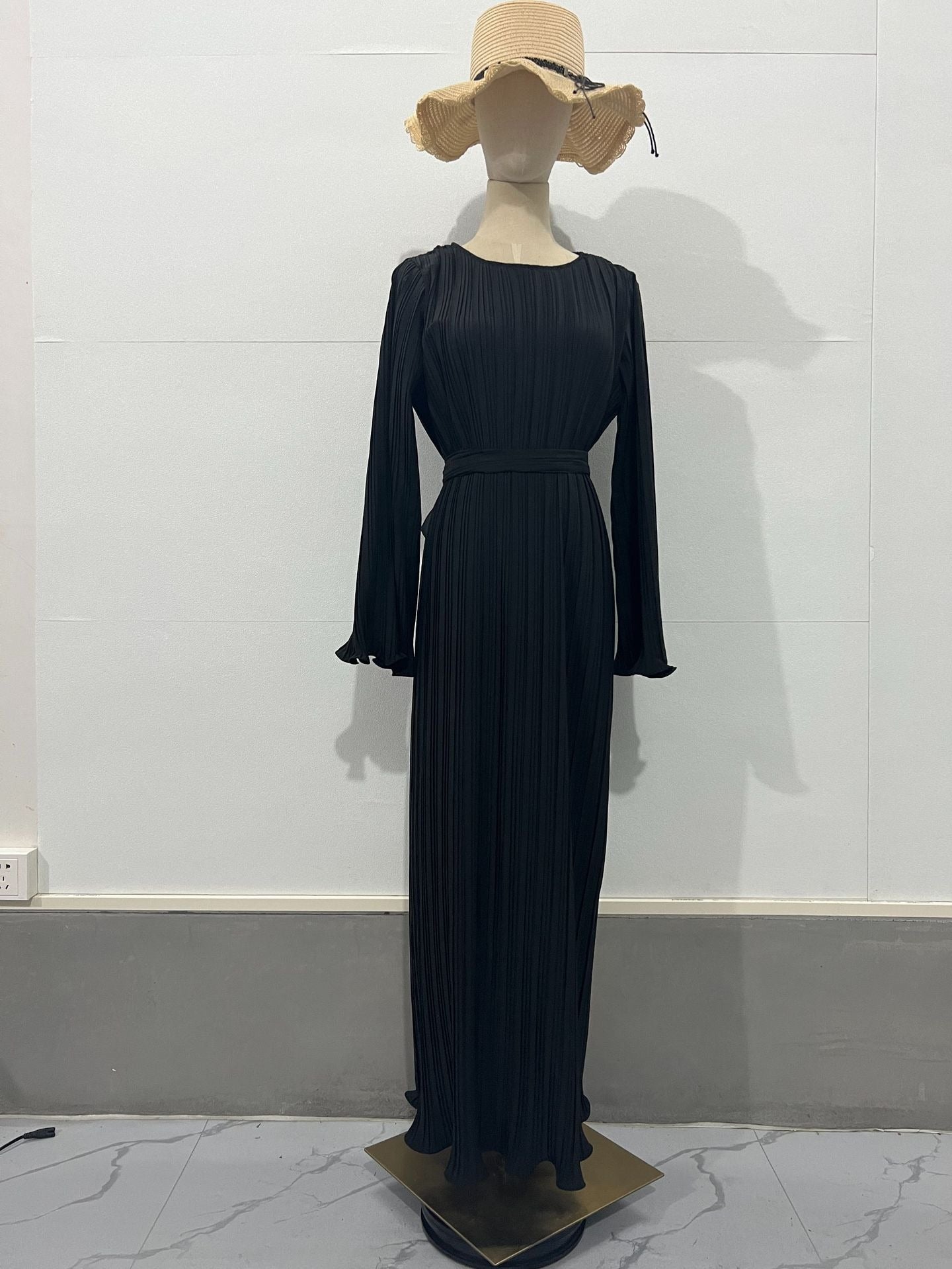Autumn new long skirt with stylish pleated flared sleeves, medium length dress