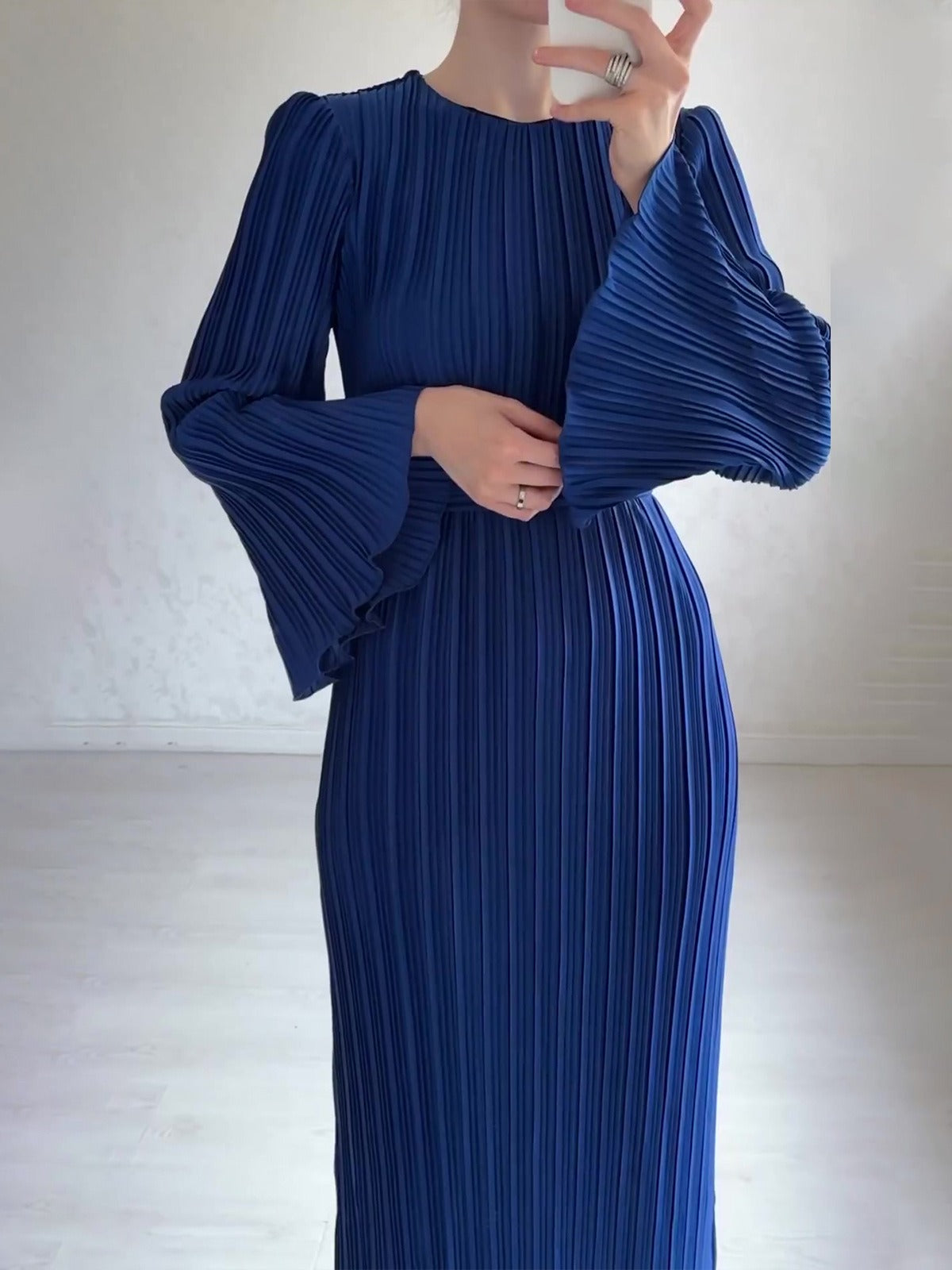 Autumn new long skirt with stylish pleated flared sleeves, medium length dress